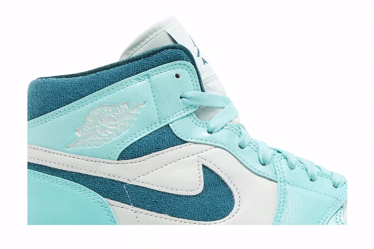 Women's Air Jordan 1 Mid SE Bleached Turquoise, view 3