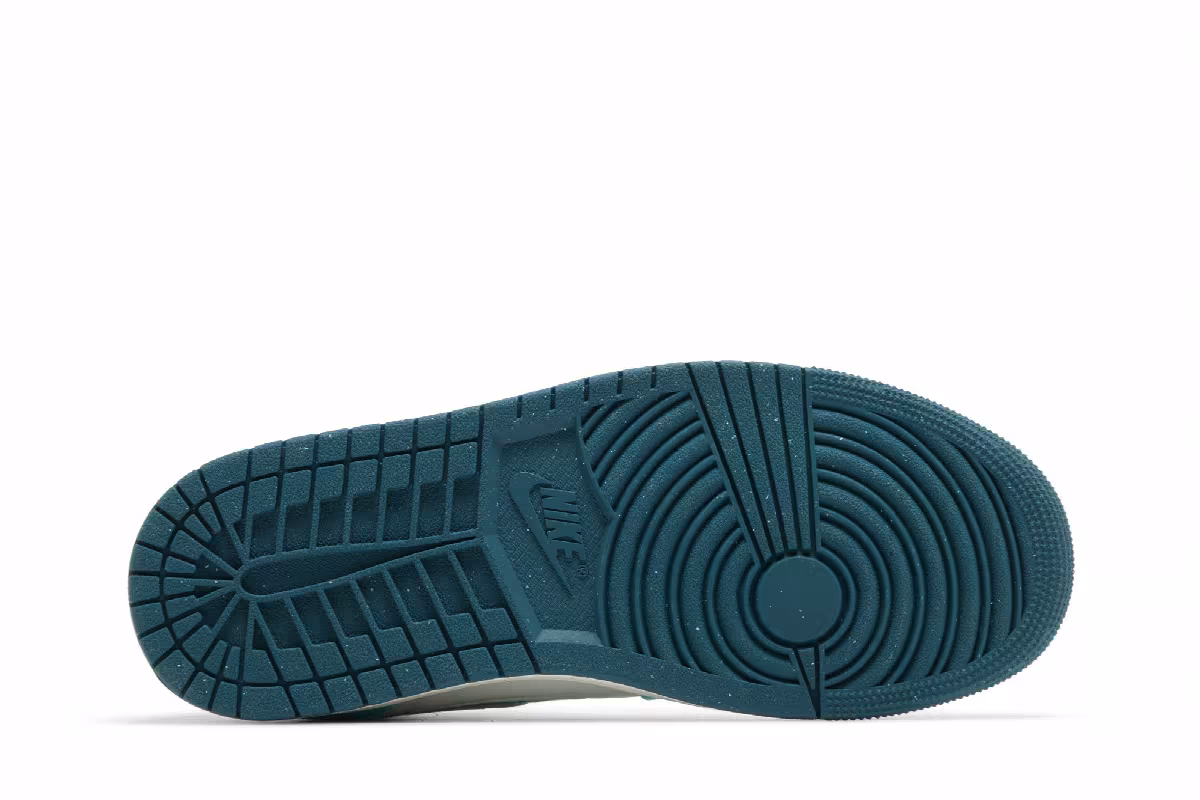 Women's Air Jordan 1 Mid SE Bleached Turquoise, view 5