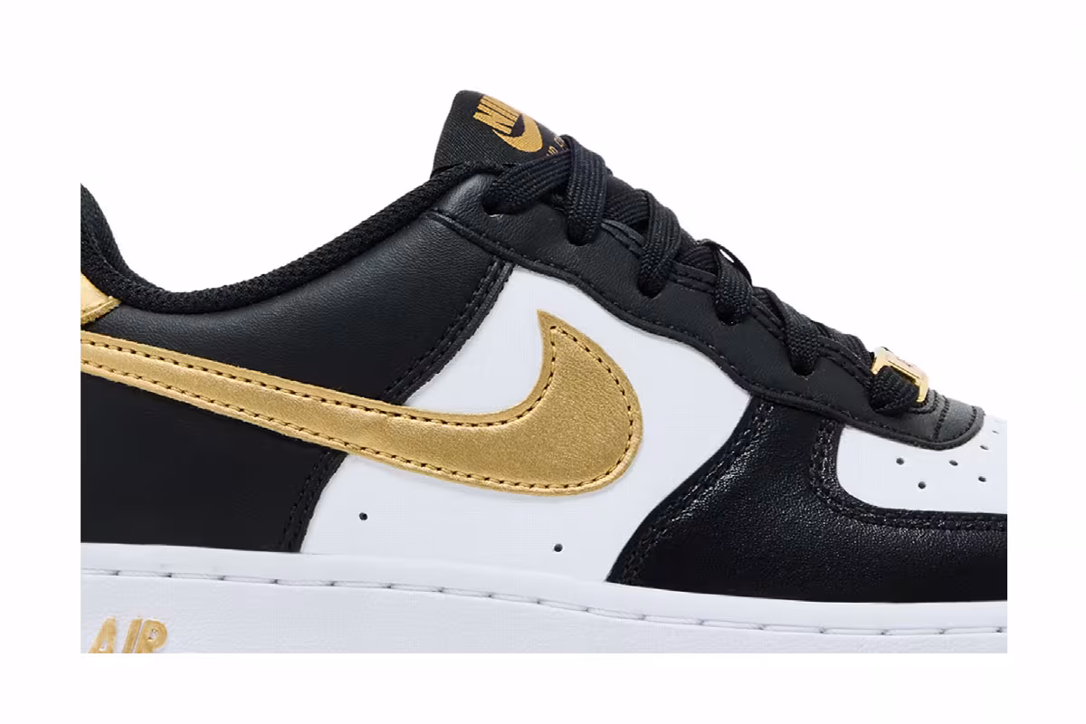 Nike Air Force 1 GS Black White Metallic Gold, view 3