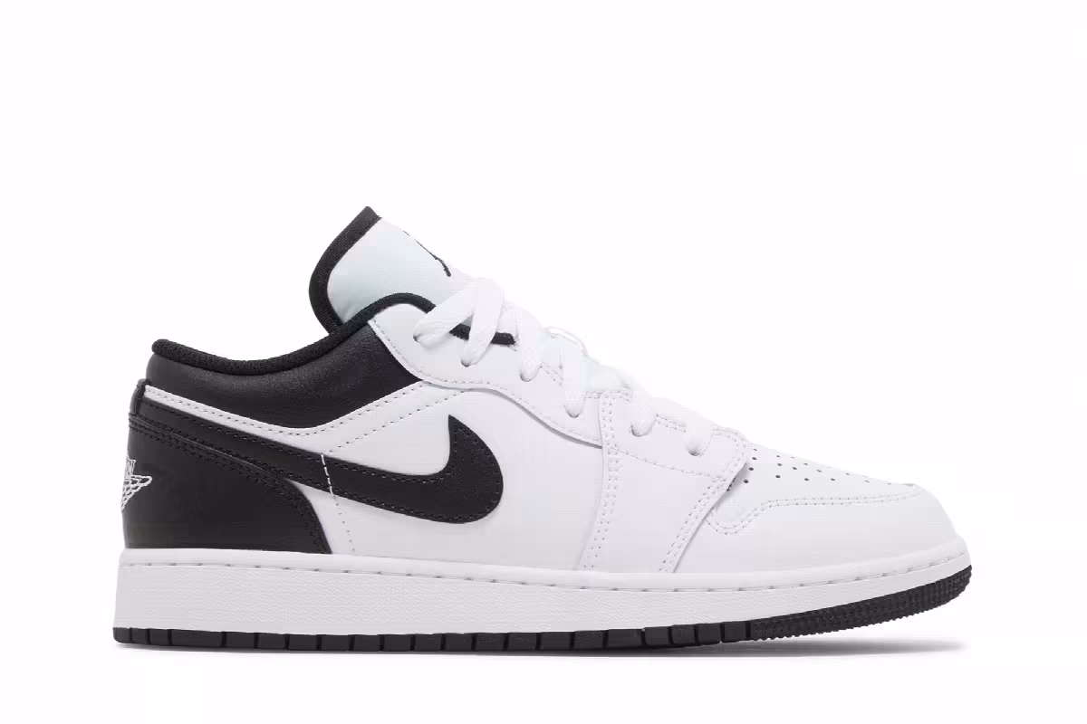 Air Jordan 1 Low GS White Black, view 2