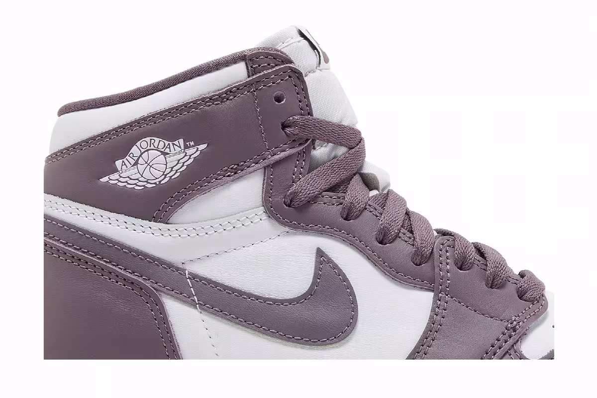 Air Jordan 1 High OG GS Mauve, view 3