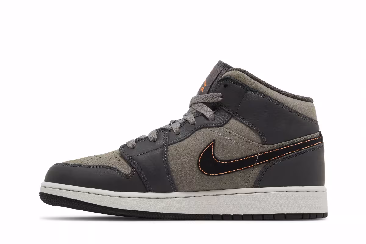 Air Jordan 1 Mid SE GS Night Stadium, view 4