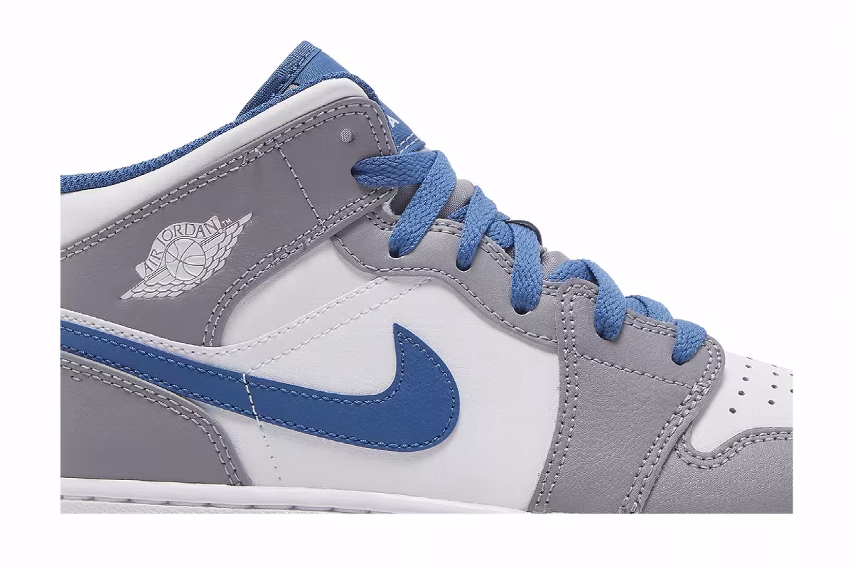 Air Jordan 1 Mid GS Cement True Blue, view 3