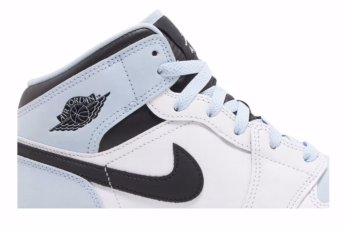Air Jordan 1 Mid SE GS White Ice Blue, view 3