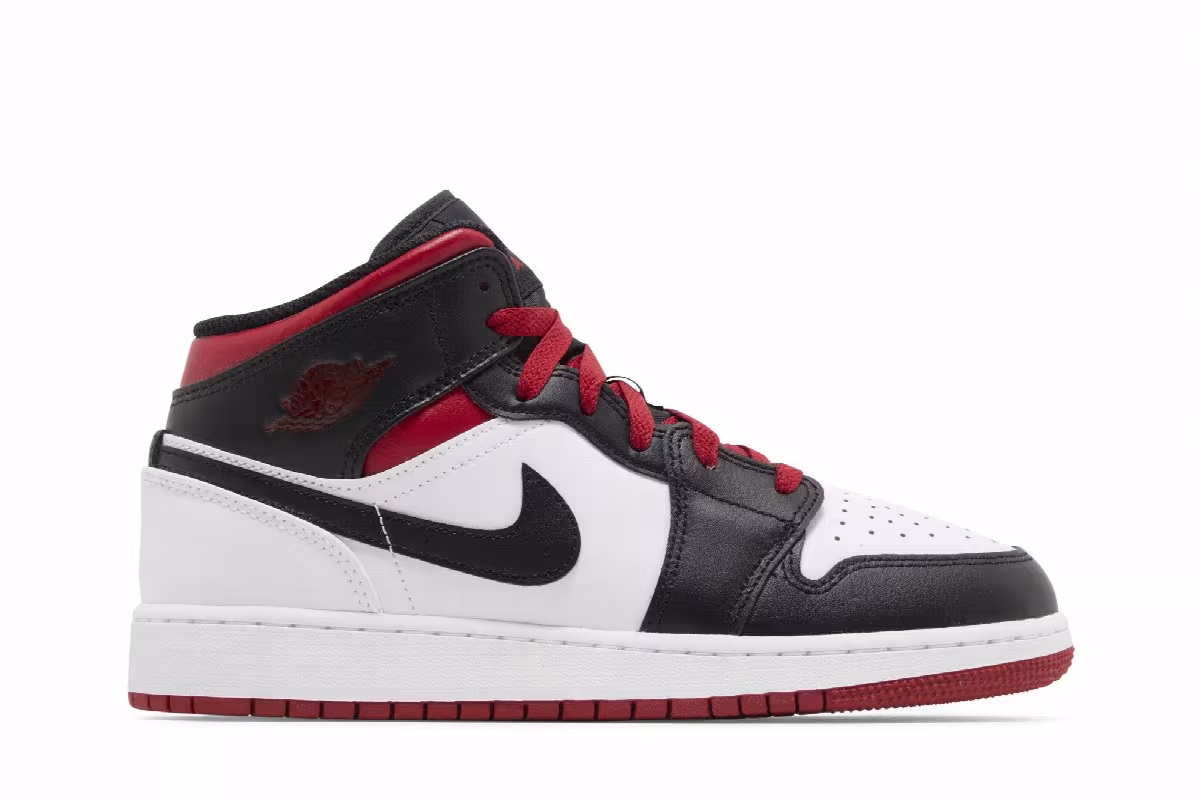 Air Jordan 1 Mid GS Gym Red Black Toe, view 2