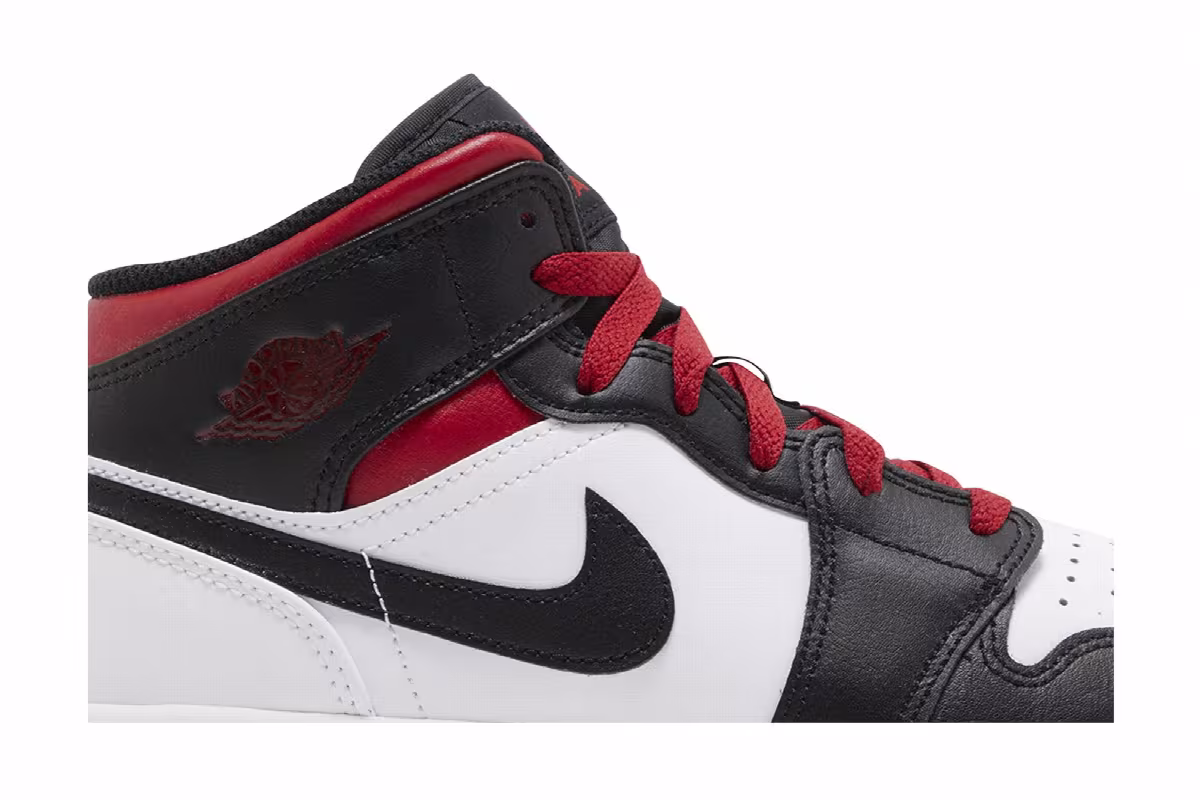 Air Jordan 1 Mid GS Gym Red Black Toe, view 3