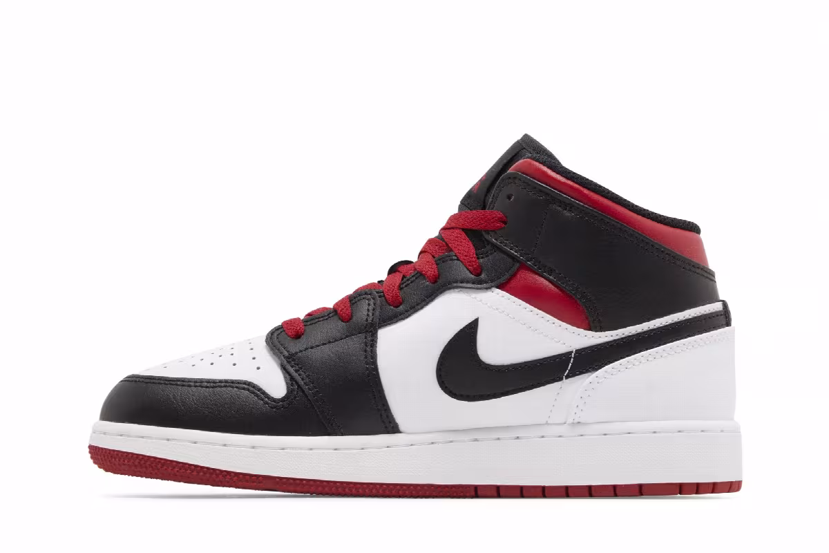 Air Jordan 1 Mid GS Gym Red Black Toe, view 4
