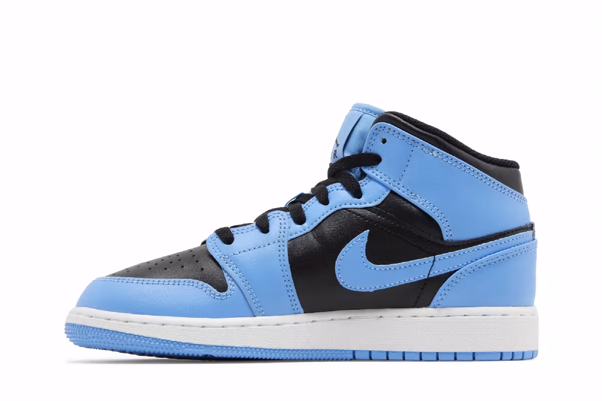 Air Jordan 1 Mid GS University Blue Black, view 4