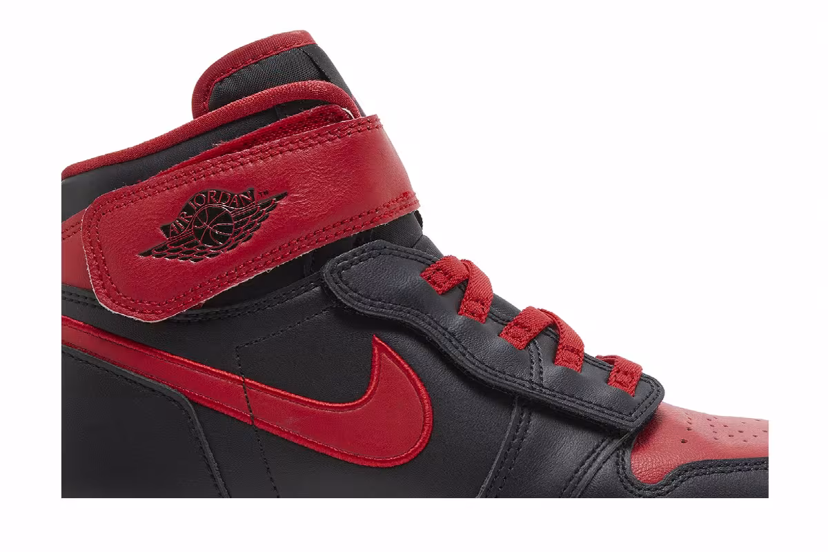 Air Jordan 1 High FlyEase GS Bred, view 3