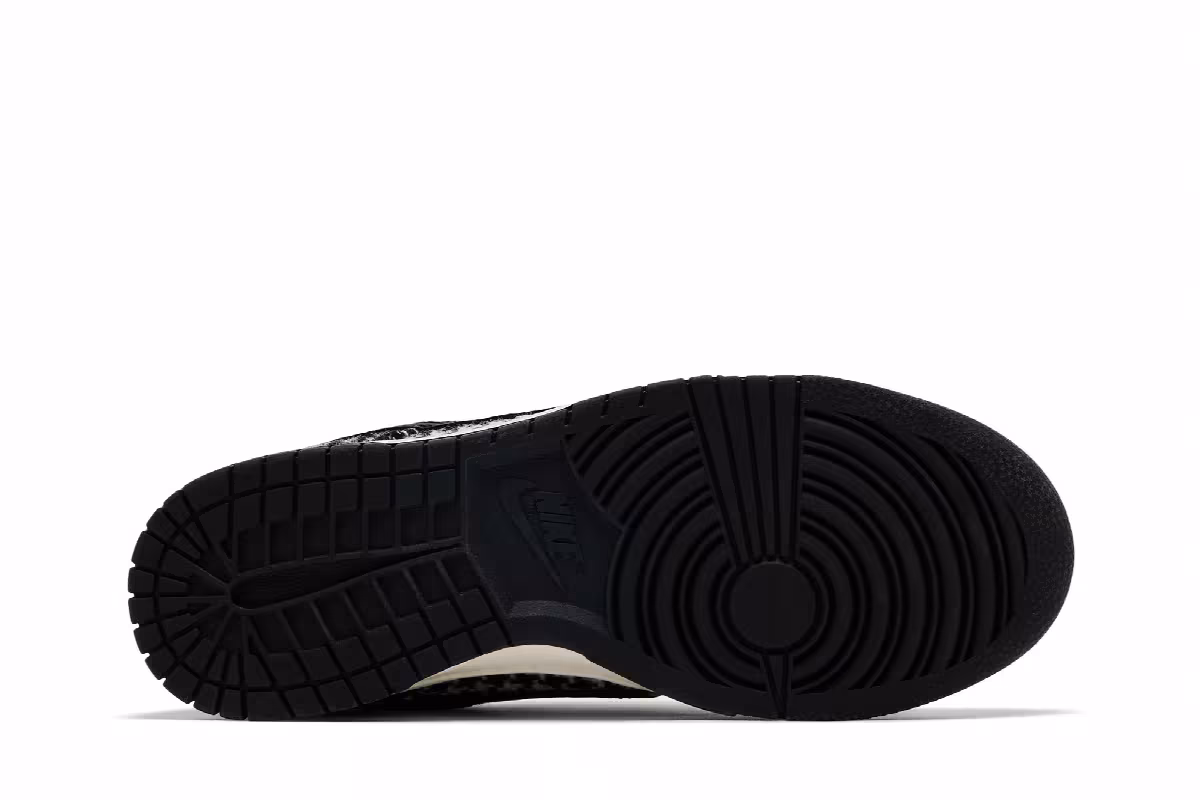 Harris Tweed x Nike Women's Dunk Low Black Phantom, view 5