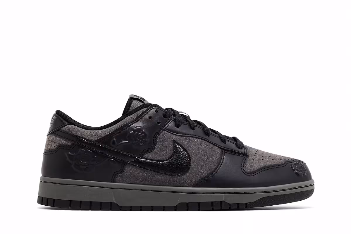 Nike Women's Dunk Low Black Roses, view 2