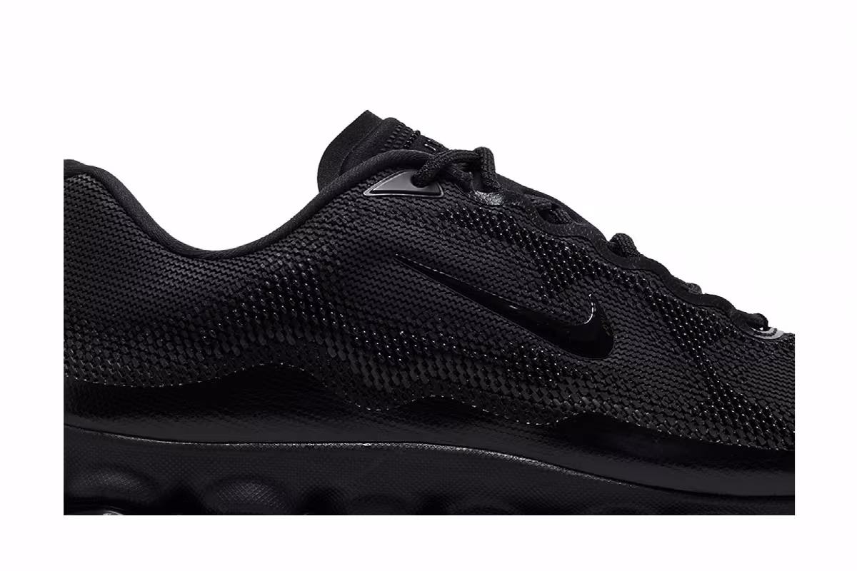 Nike Air Liquid Max Triple Black, view 3