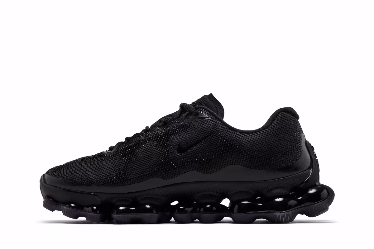 Nike Air Liquid Max Triple Black, view 4