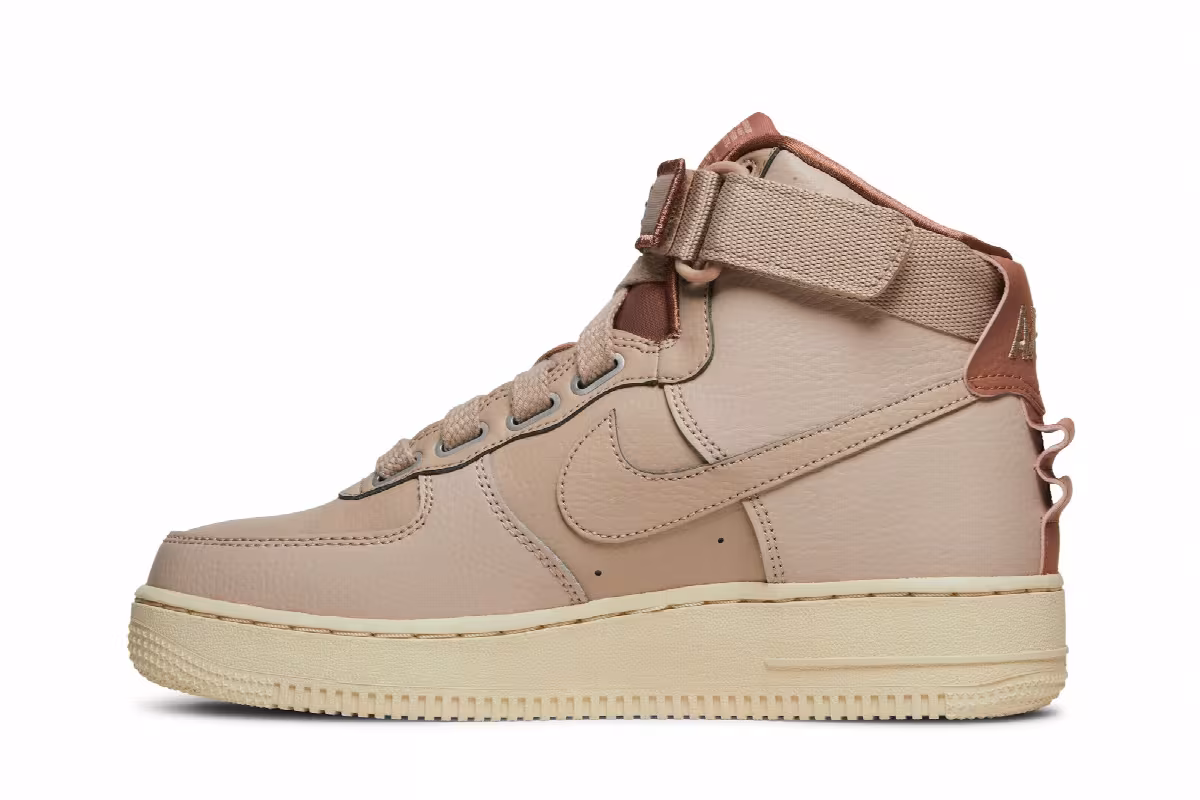 Nike Women's Air Force 1 High Utility Pink, view 4