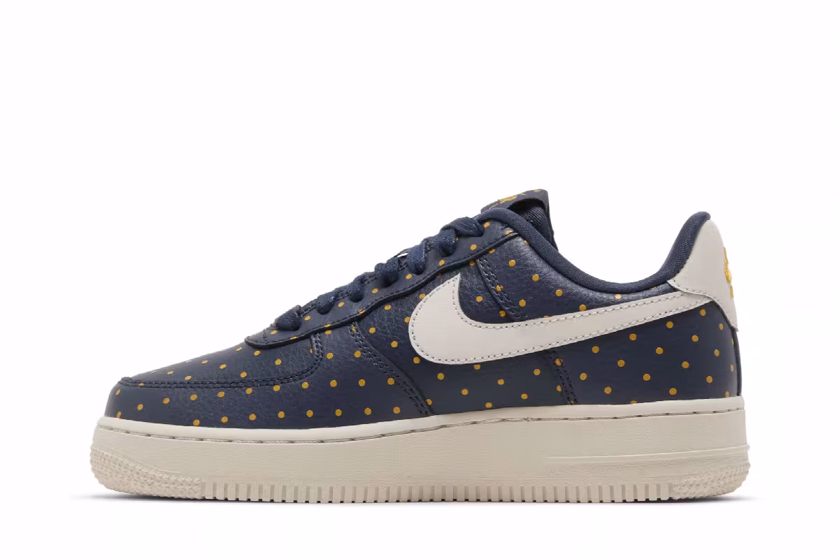 Nike Women's Air Force 1 Polka Dots, view 4