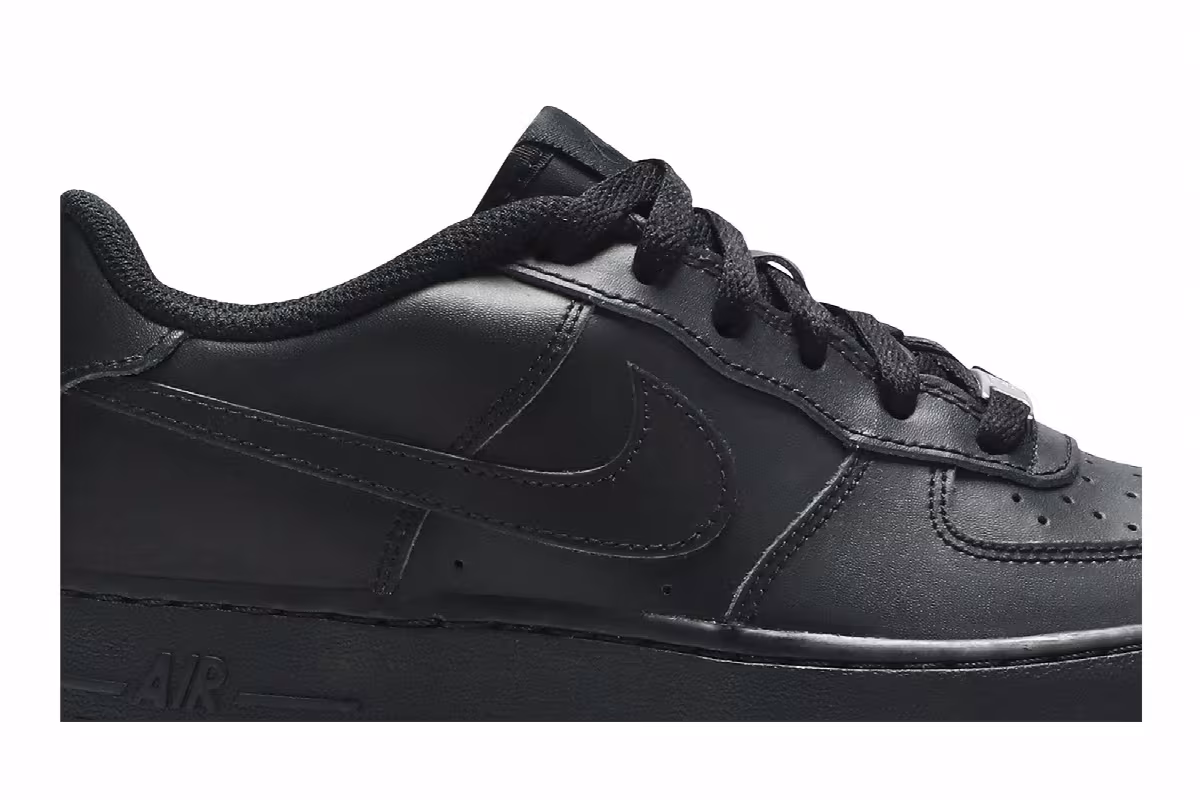 Nike Air Force 1 Low GS Triple Black, view 3