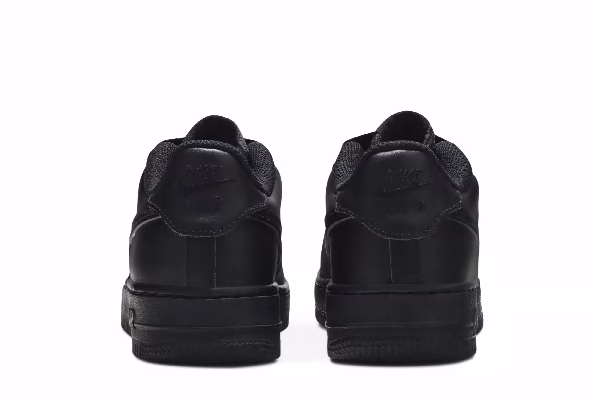 Nike Air Force 1 Low GS Triple Black, view 7