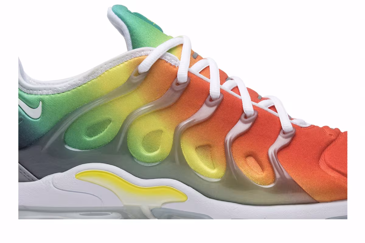 Nike Air VaporMax Plus Retuned Air, view 3