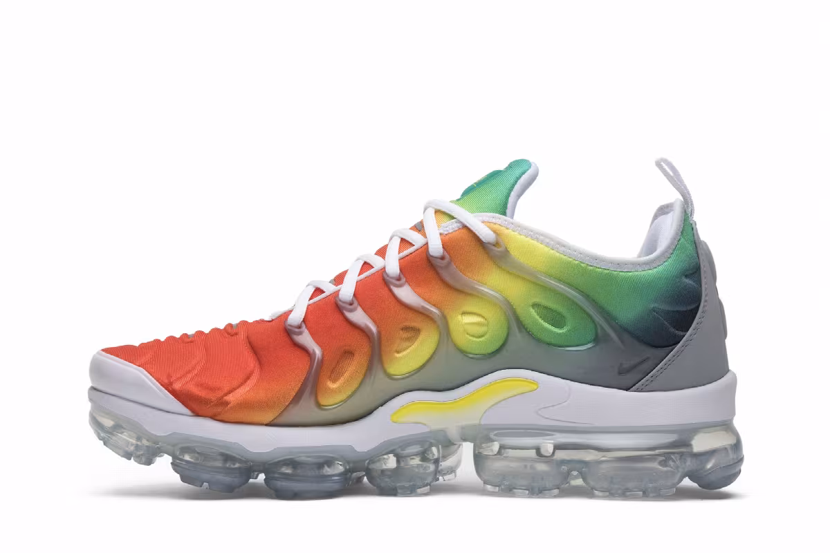 Nike Air VaporMax Plus Retuned Air, view 4