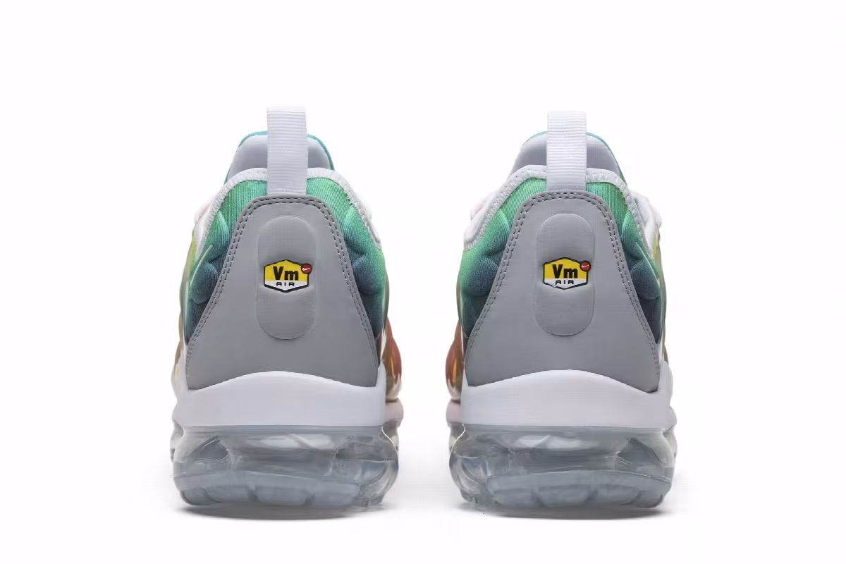 Nike Air VaporMax Plus Retuned Air, view 7