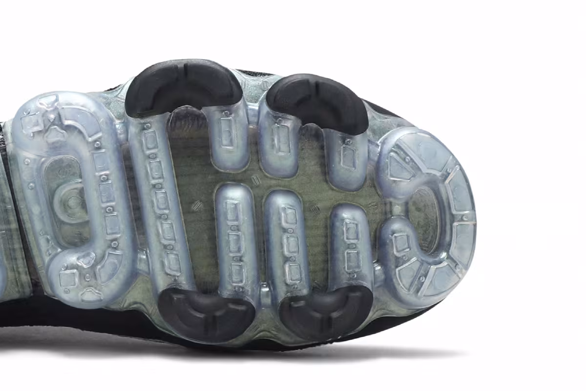 Nike Air VaporMax Flyknit 2 Black Gold, view 6