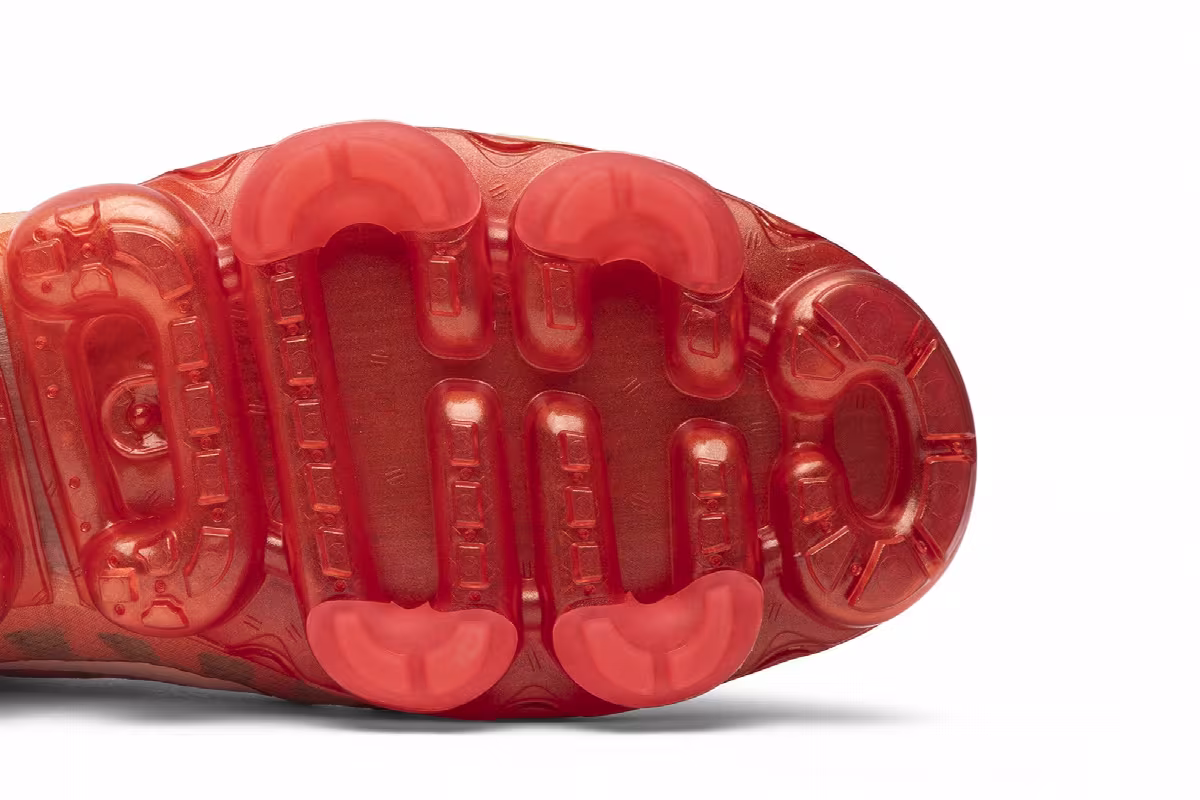 Nike Air VaporMax 2019 Crimson Gold, view 6