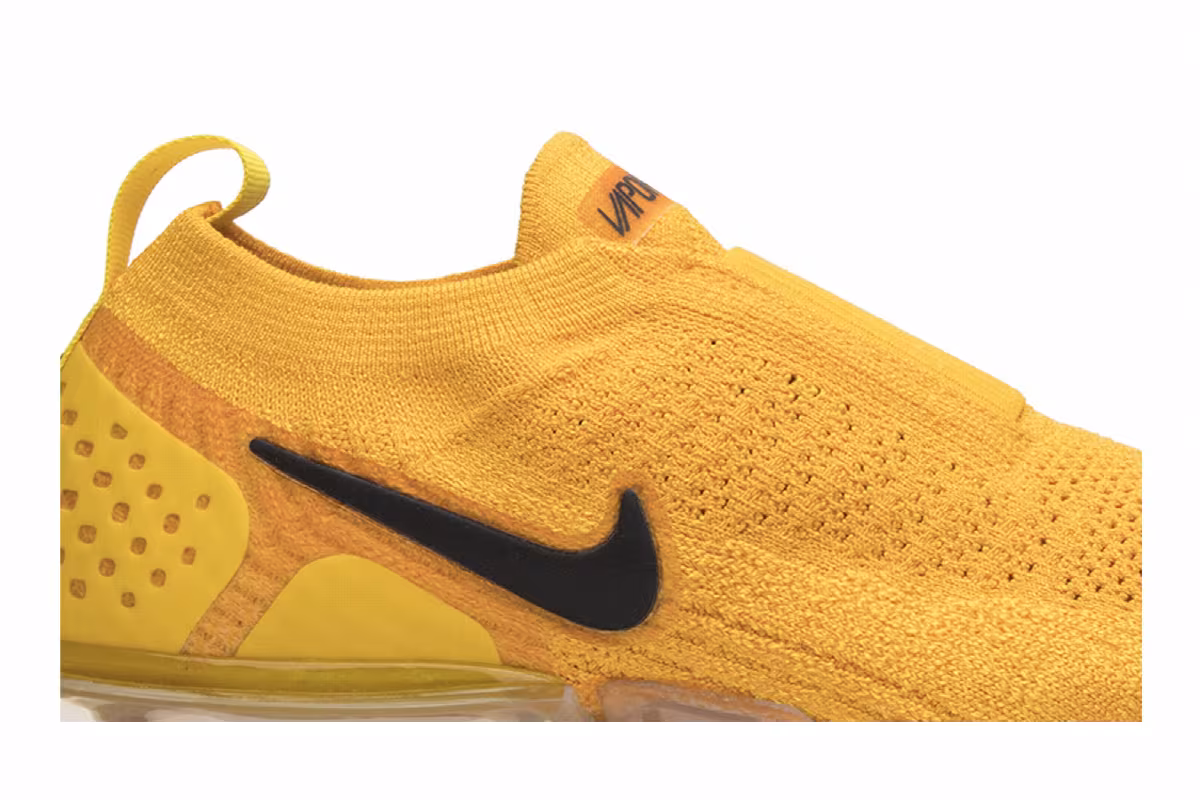 Nike Women's VaporMax Moc 2 University Gold, view 3