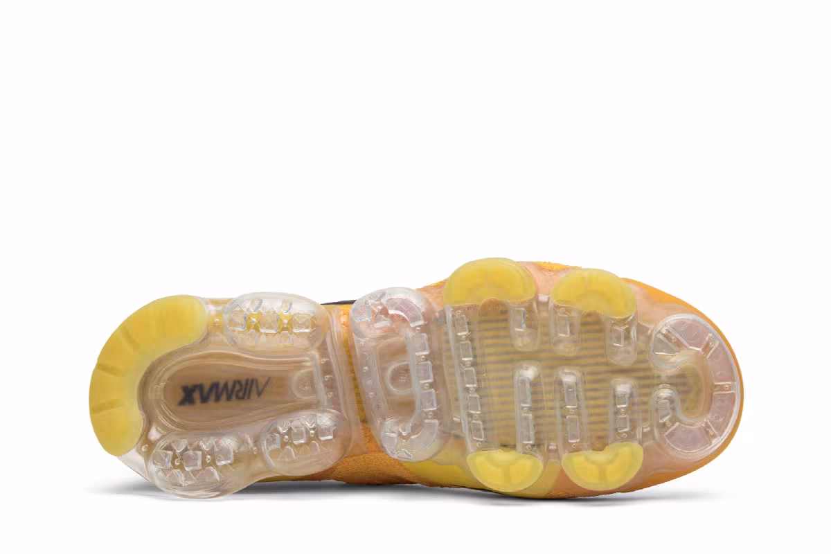 Nike Women's VaporMax Moc 2 University Gold, view 5