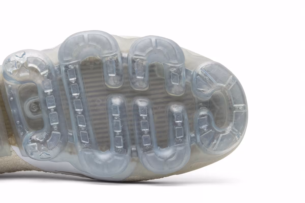Nike Women's Air VaporMax Flyknit 2 Light Cream, view 6