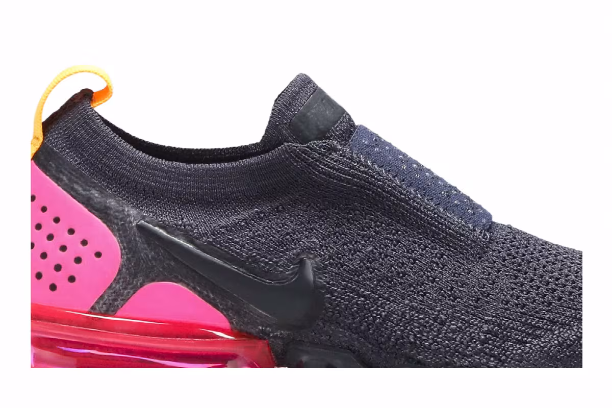 Nike Women's Air VaporMax Moc 2 Pink Blast, view 3