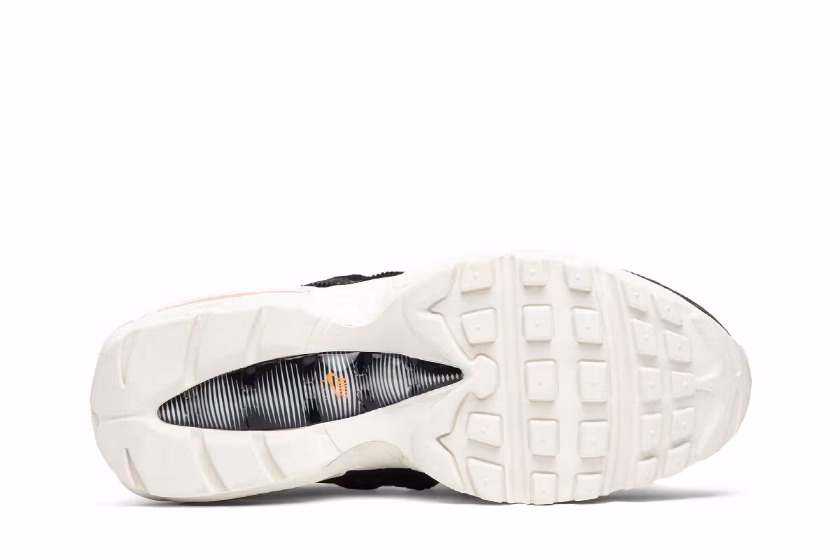 Carhartt WIP x Nike Air Max 95 Camo, view 5