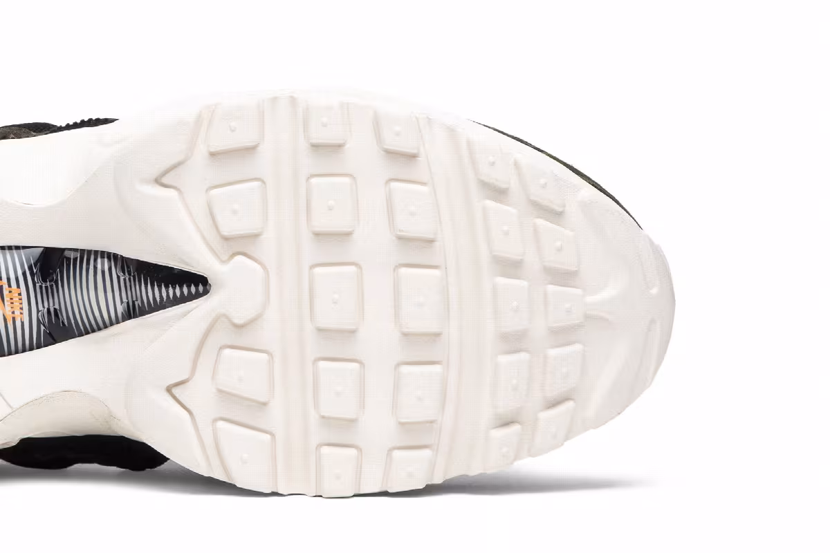 Carhartt WIP x Nike Air Max 95 Camo, view 6