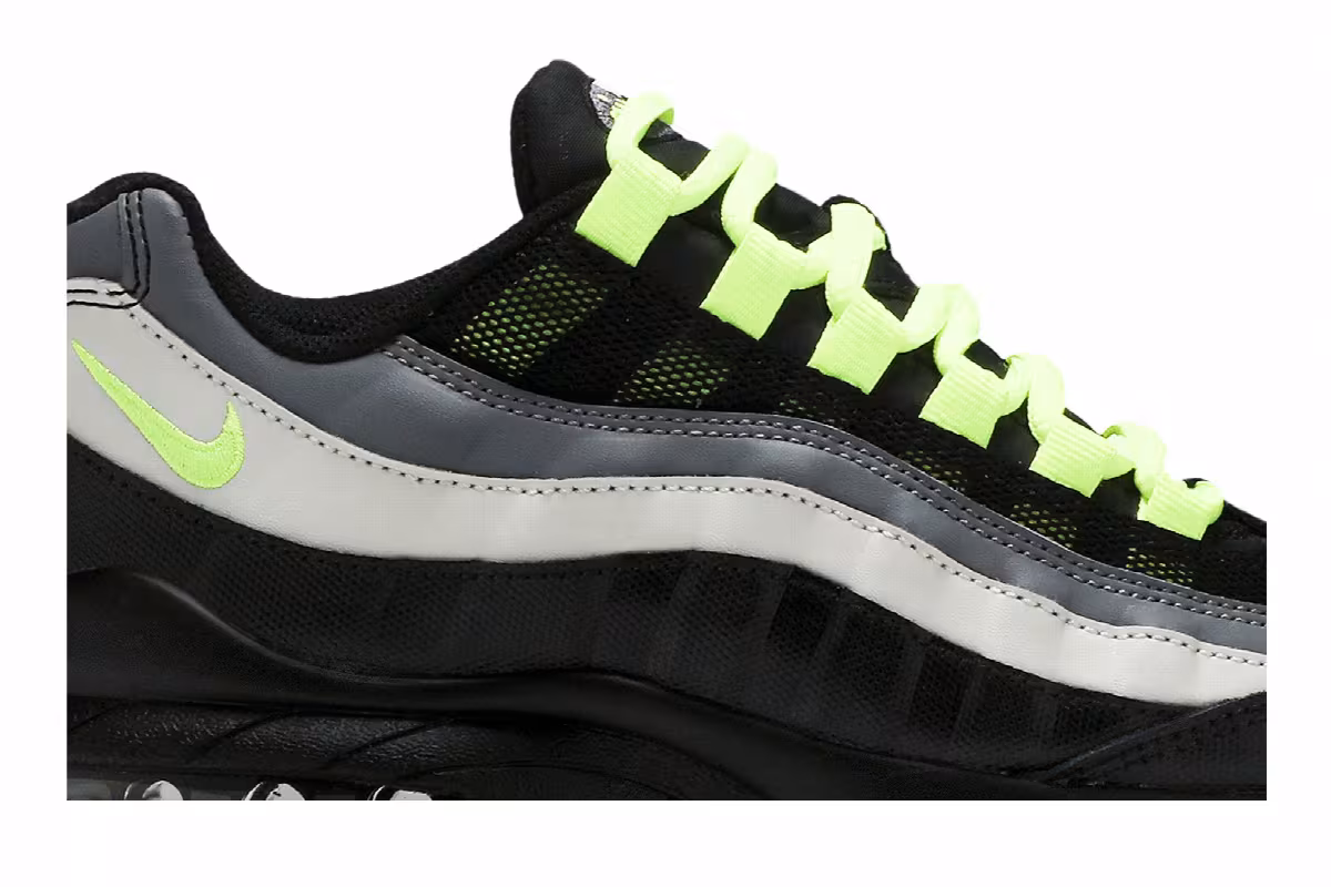 Nike Air Max 95 GS Black Volt, view 3