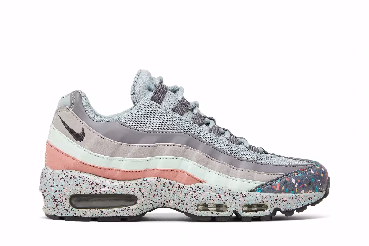 Nike Women's Air Max 95 SE Confetti, view 2