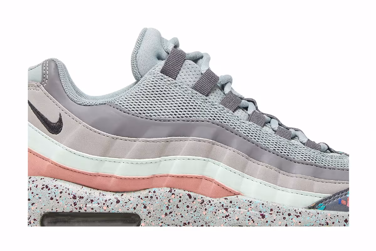 Nike Women's Air Max 95 SE Confetti, view 3