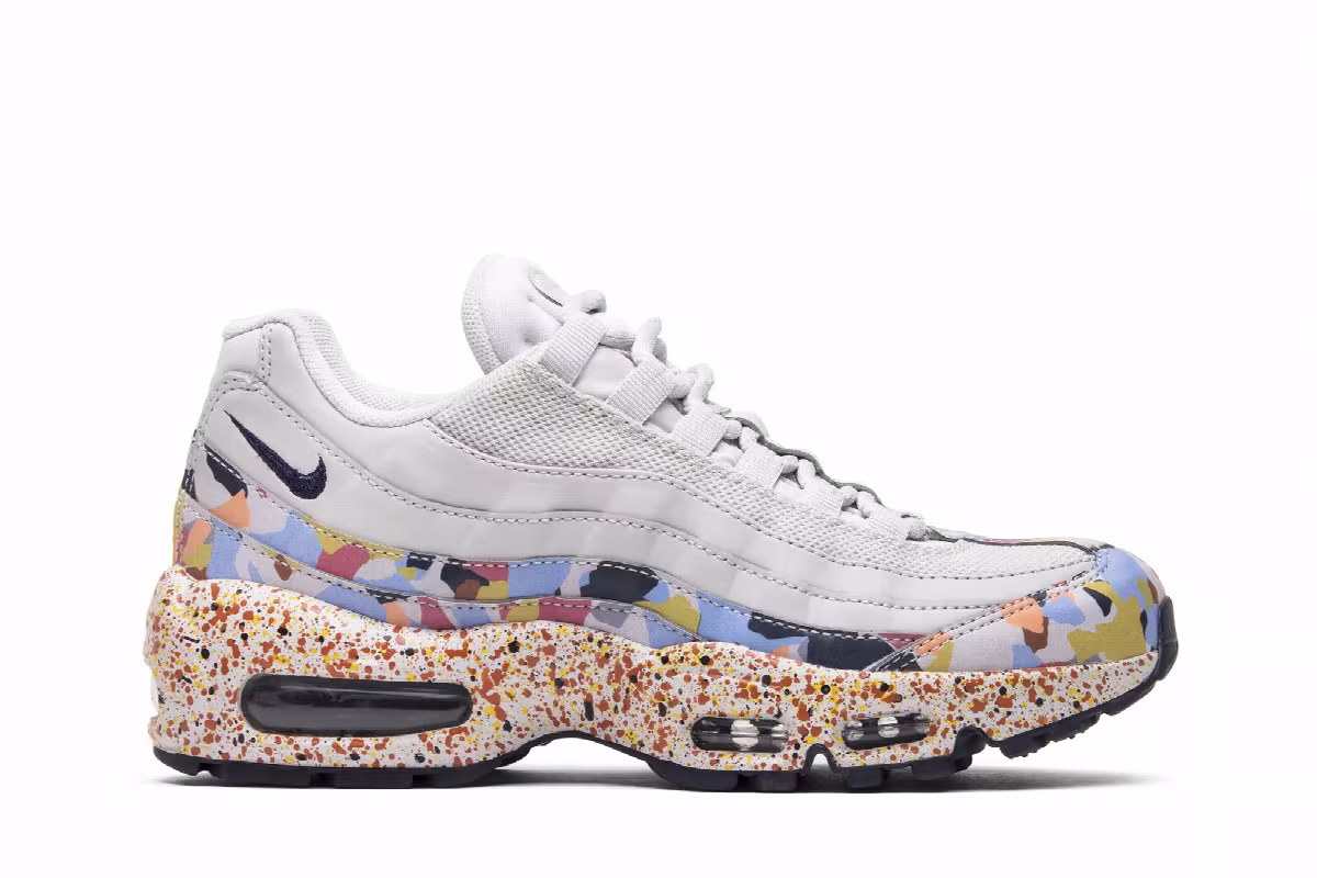 Nike Women's Air Max 95 SE 'Vast Grey', view 2