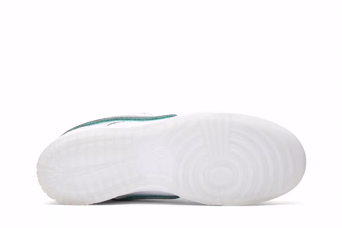 Diamond Supply Co. x Nike Dunk Low Pro SB White Diiamond, view 5