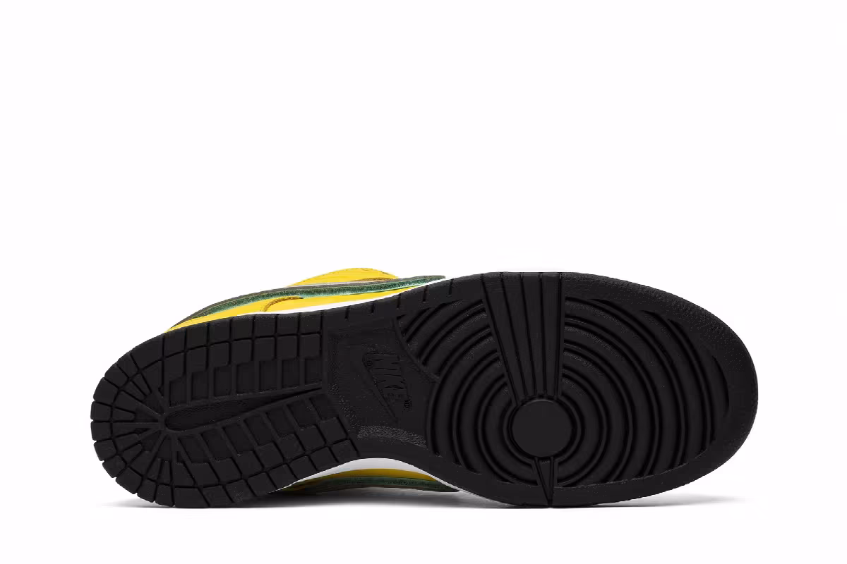 Nike Diamond Supply Co. x Dunk Low Pro SB Canary Diamond, view 5