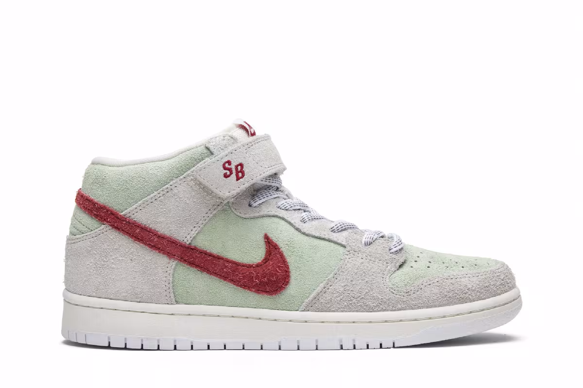 Nike SB Dunk Mid White Widow, view 2