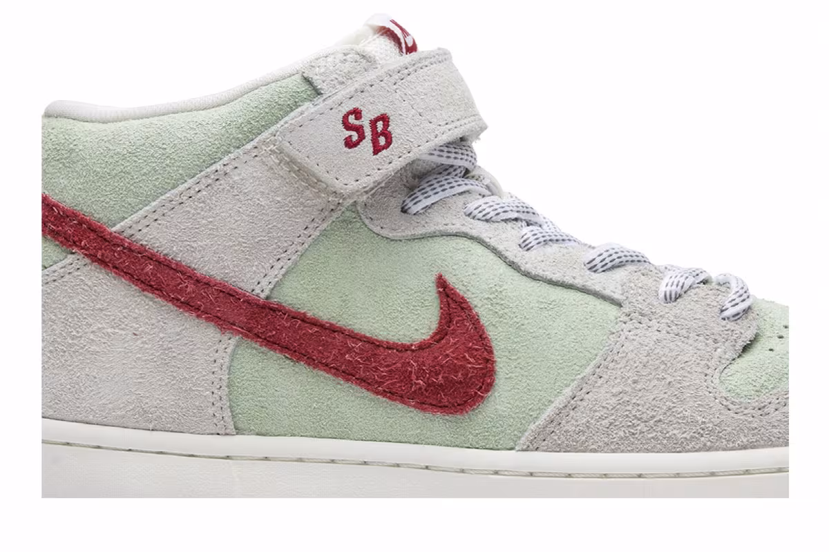Nike SB Dunk Mid White Widow, view 3