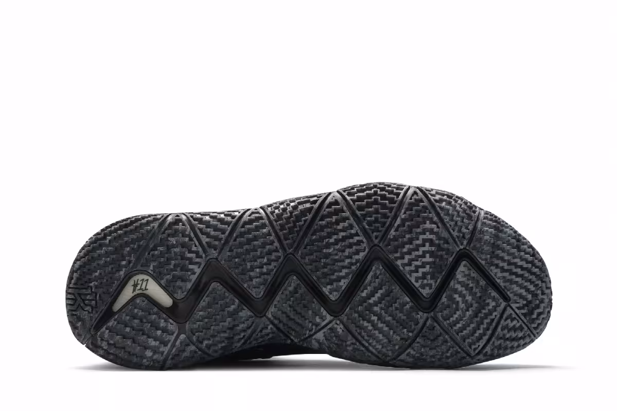 Nike Kyrie 4 Blackout, view 5