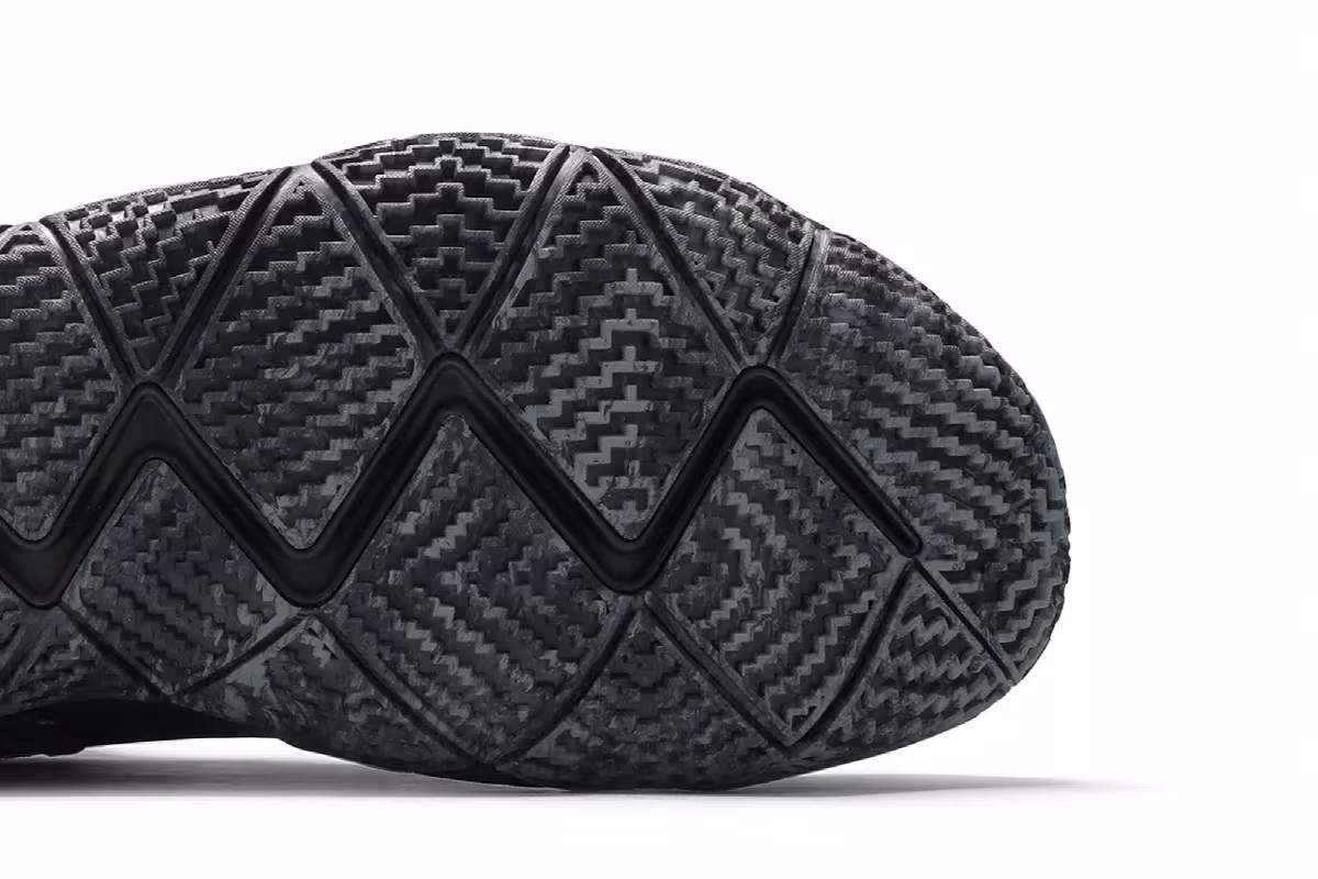 Nike Kyrie 4 Blackout, view 6