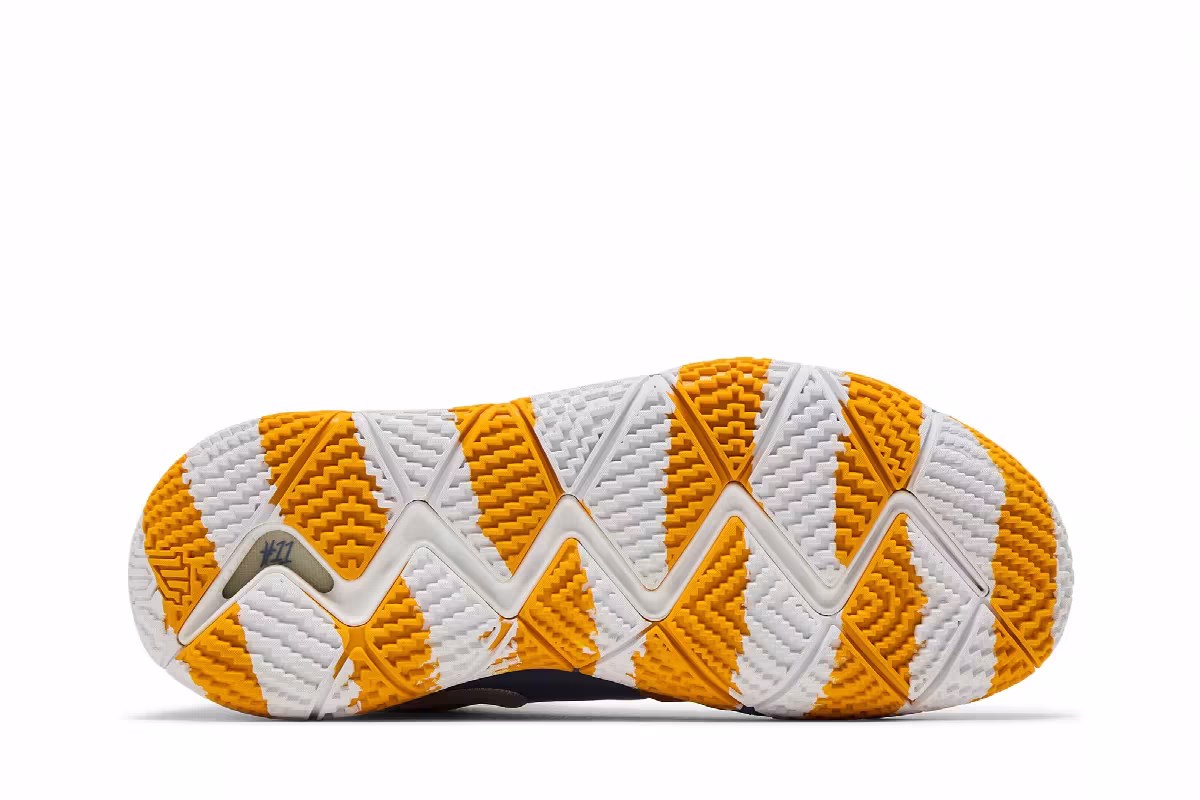 Nike Kyrie 4 PE London, view 5