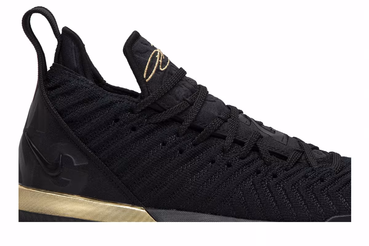 Nike LeBron 16 I'm King, view 3
