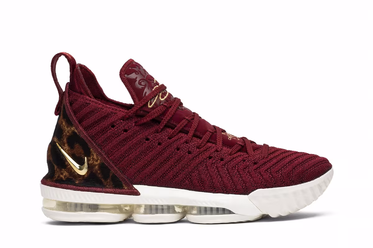 Nike LeBron 16 King, view 2