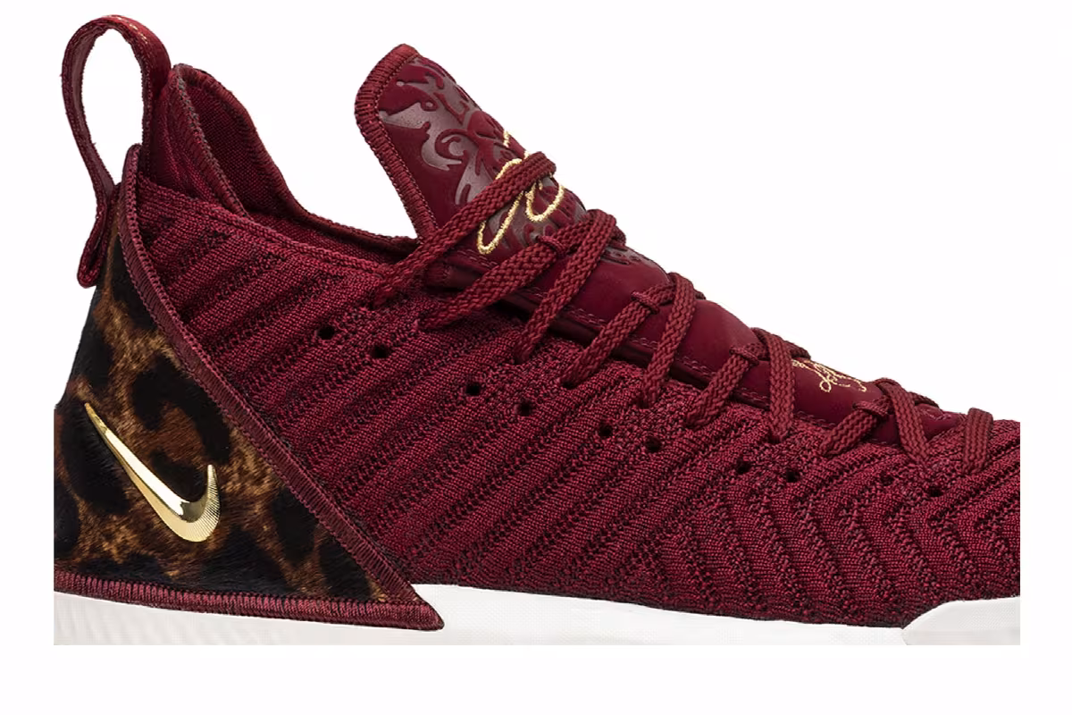 Nike LeBron 16 King, view 3