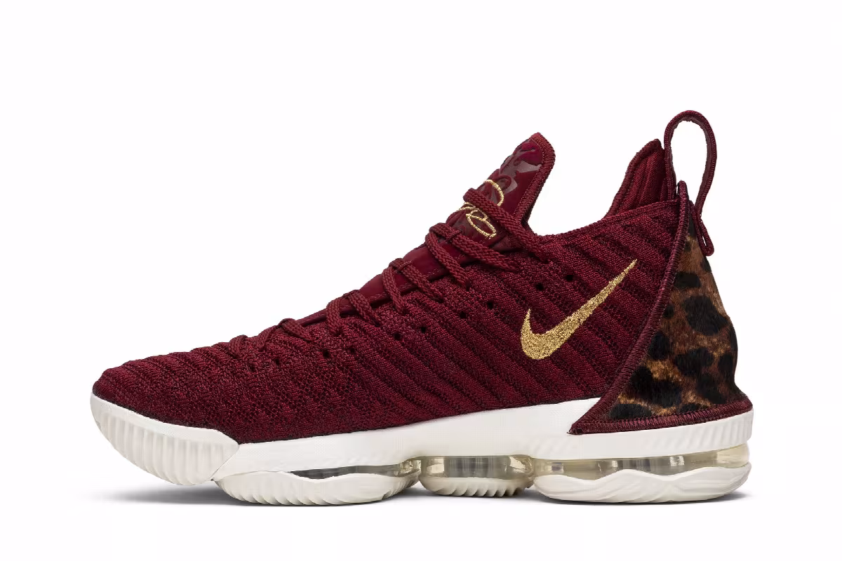 Nike LeBron 16 King, view 4