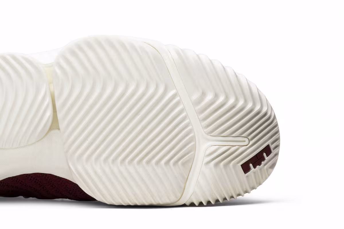 Nike LeBron 16 King, view 6