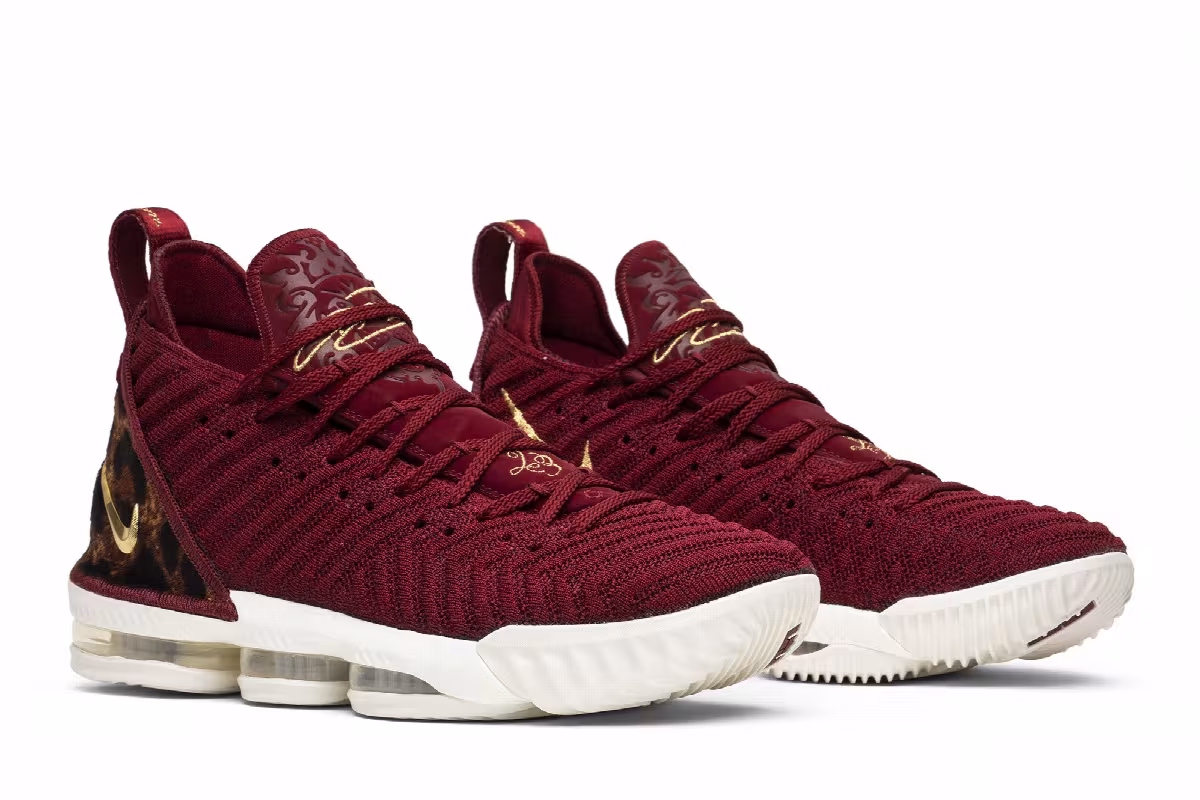 Nike LeBron 16 King, view 9