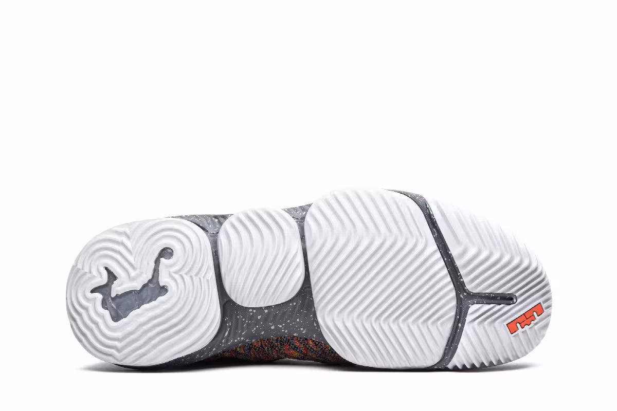 Nike LeBron 16 20 20, view 5